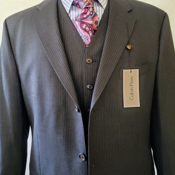 Calvin Klein Gray Pin 3 Btn, 3 pc Suit NWT - Picture 10 of 16